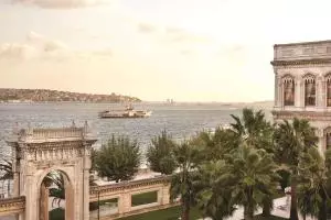 هتل چیراگان پالاس کمپینسکی